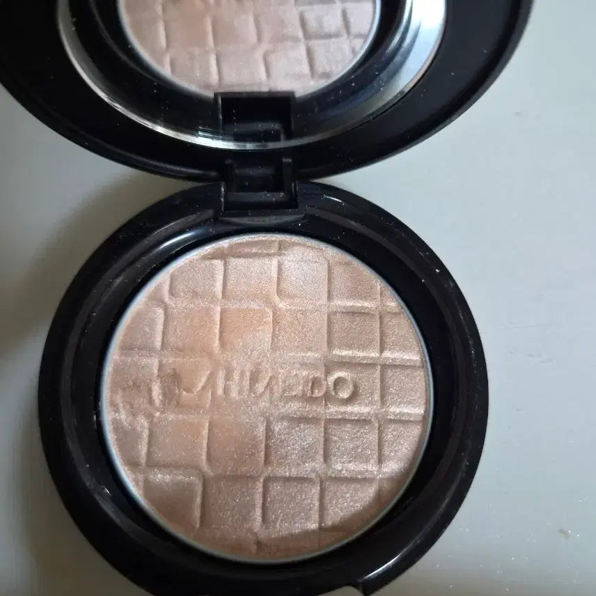[BUNJANG] Shiseido Luminizing Satin Face Color - PK107 (Gingko) / 시세이도 하이라이터 우루사 01