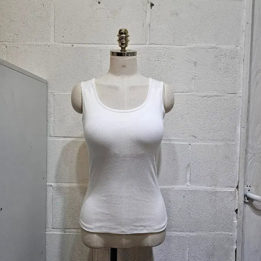 [BUNJANG] Built-in Bra Soft Plain Sleeveless Top - White / 캡내장 부드러운 무지 나시- 화이트