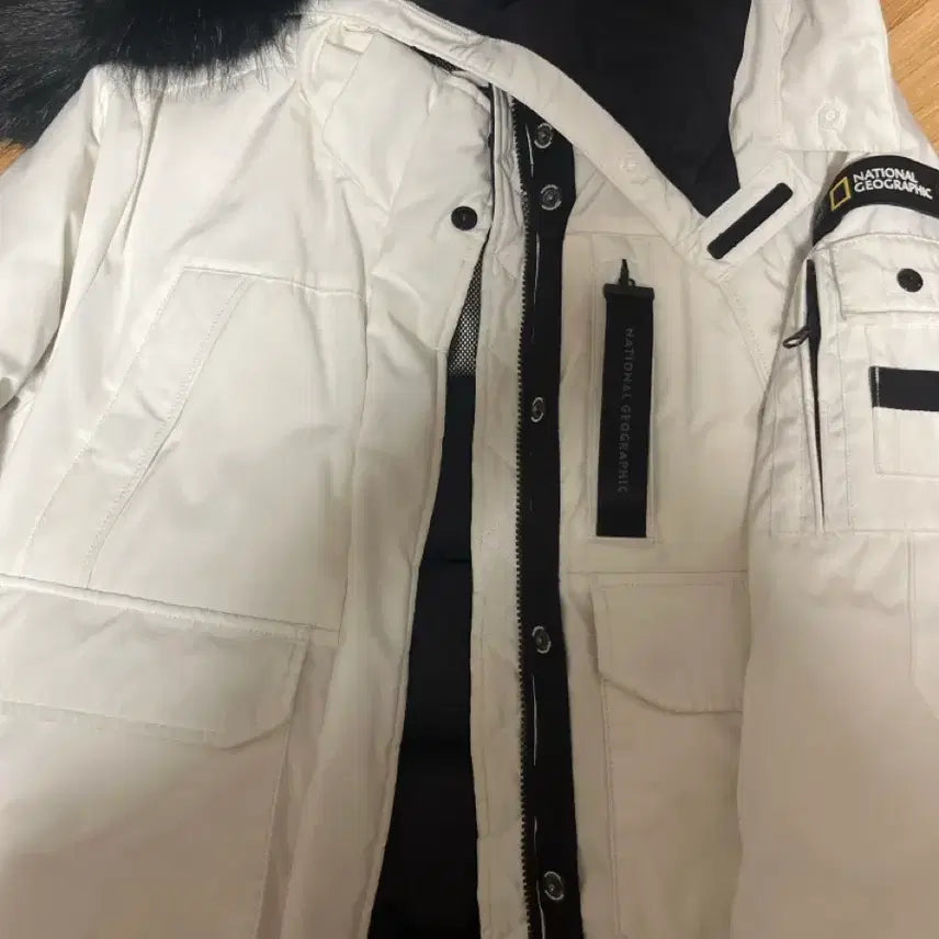 [BUNJANG] National Geographic White Hooded Puffer Jacket / 내셔널지오그래픽 패딩