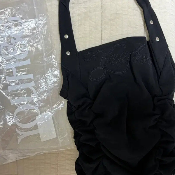 [BUNJANG] Yoohee Halter Hoodie Sleeveless Top / 유희 홀터 후디 슬리브리스