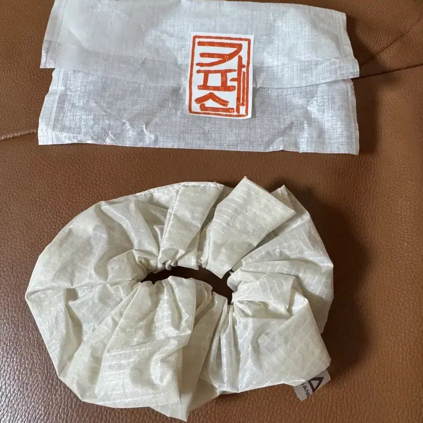 [BUNJANG] Cafe Origin Paraglider Hair Scrunchie Ivory / (새상품) 카페산 패러글라이더 헤어 스크런치 아이보리