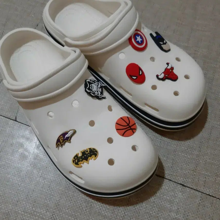 [BUNJANG] Crocs Spiderman Batman Captain America Character Jibbitz Slippers Size 270 / 중고 슬리퍼 270