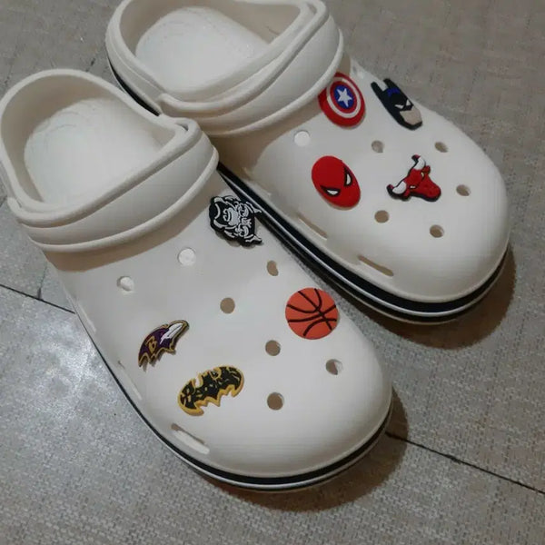 [BUNJANG] Crocs Spiderman Batman Captain America Character Jibbitz Slippers Size 270 / 중고 슬리퍼 270