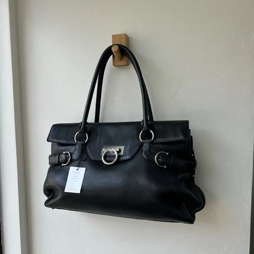 [BUNJANG] Ferragamo Gancini Shoulder Bag / 17822 - 페레가모 간치니 숄더백