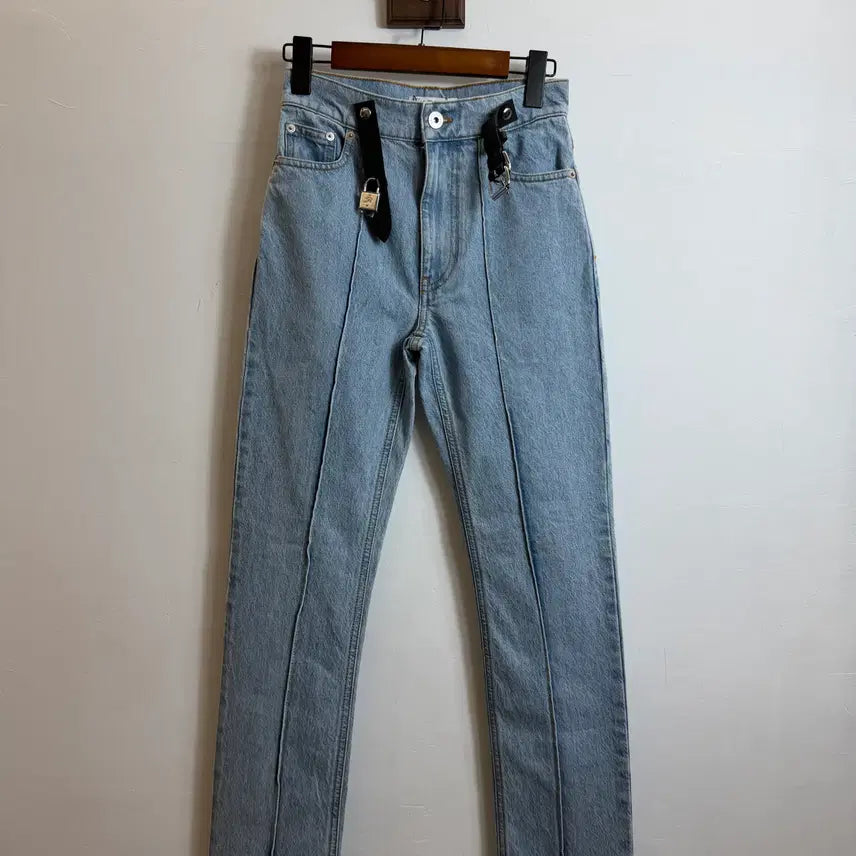 [BUNJANG] JW Anderson Padlock Straight Leg Jeans / JW 앤더슨 패드락 스트레이트 레그 진 [ 25 ]