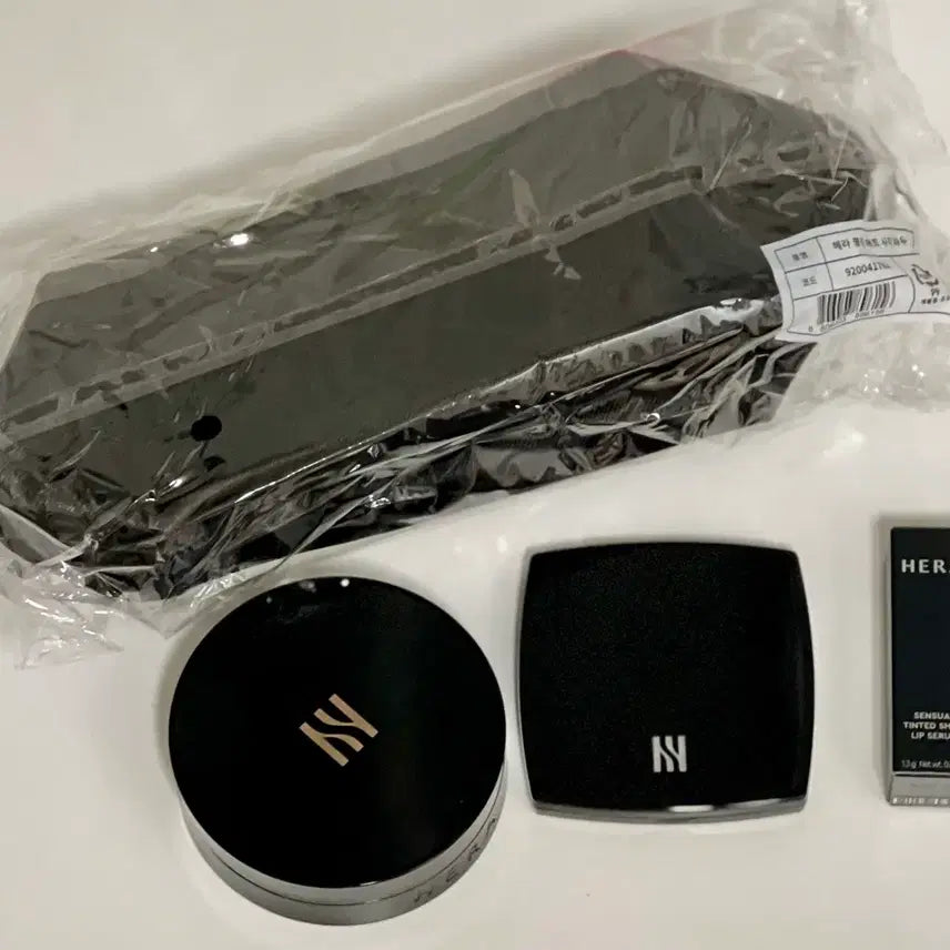 [BUNJANG] Hera Pouch, Mirror, Mini Lip Serum & Cushion Foundation Set / 헤라 파우치+화장품+거울 세트판매