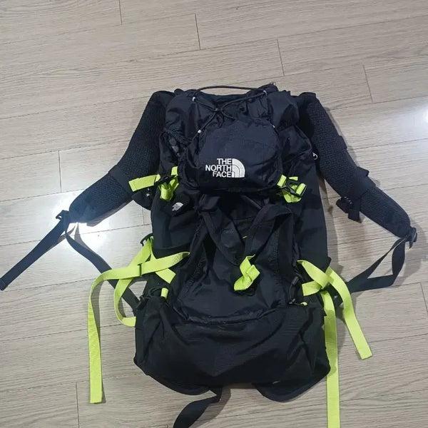 [BUNJANG] The North Face 30L Backpack Black with Lime Accent / 노스페이스 백팩 블랙 라임색 포인트 30리터