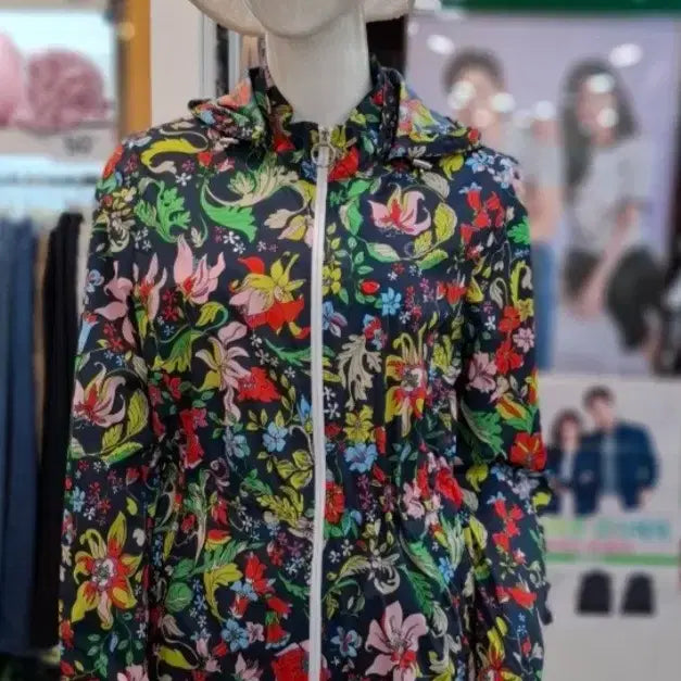 [BUNJANG] Greenjoy Women's Lightweight Flower Print Windbreaker Jacket / <새제품>그린조이 여성 플라워 프린트 경량점퍼 바람막이