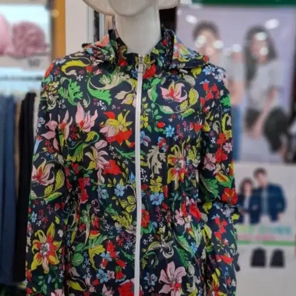 [BUNJANG] Greenjoy Women's Lightweight Flower Print Windbreaker Jacket / <새제품>그린조이 여성 플라워 프린트 경량점퍼 바람막이