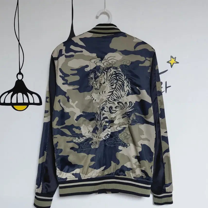 [BUNJANG] ZARA MAN Tiger Embroidered Souvenir Jacket / ZARA MAN 타이거 자수 카모 스카잔 자켓 (S / 95)