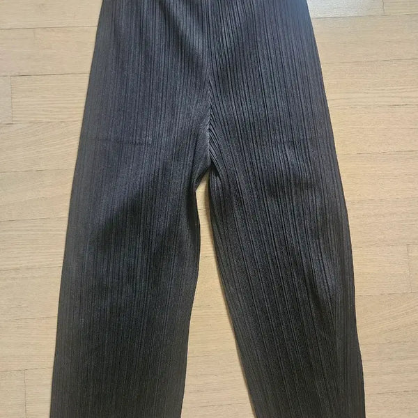 [BUNJANG] Pleats Please Cropped Pants Black Size 2 / 플리츠플리즈 크롭 팬츠 블랙 2사이즈 판매합니다