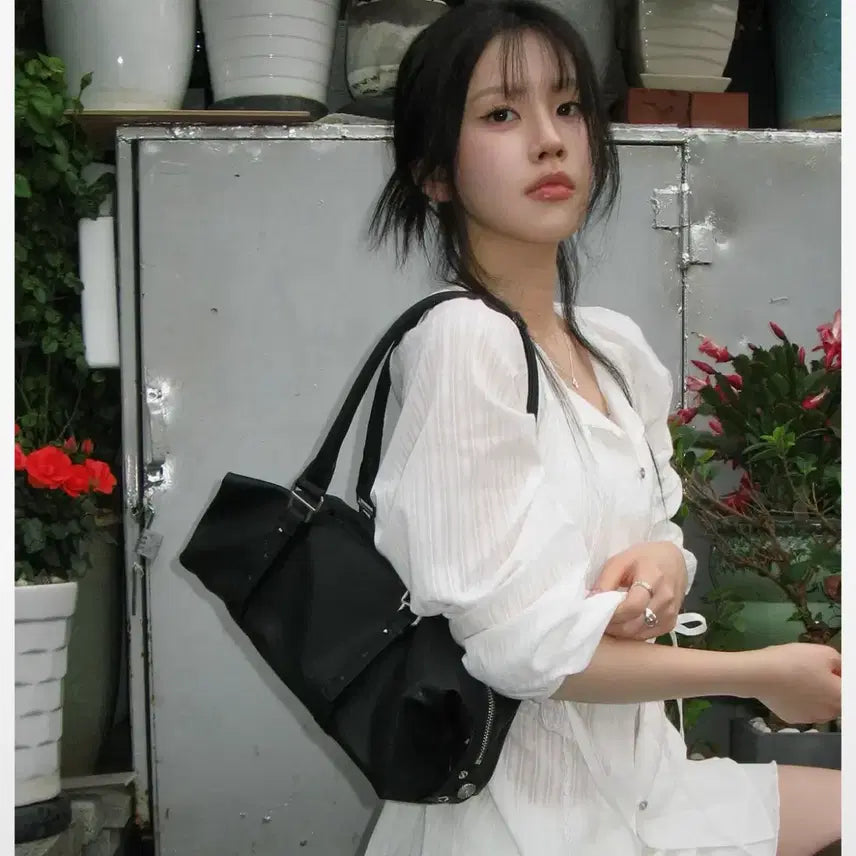 [BUNJANG] Yeneem x Yoonbin Pouch Pillow Bag Black / 여밈 윤비누 필로우백 블랙 판매합니다.
