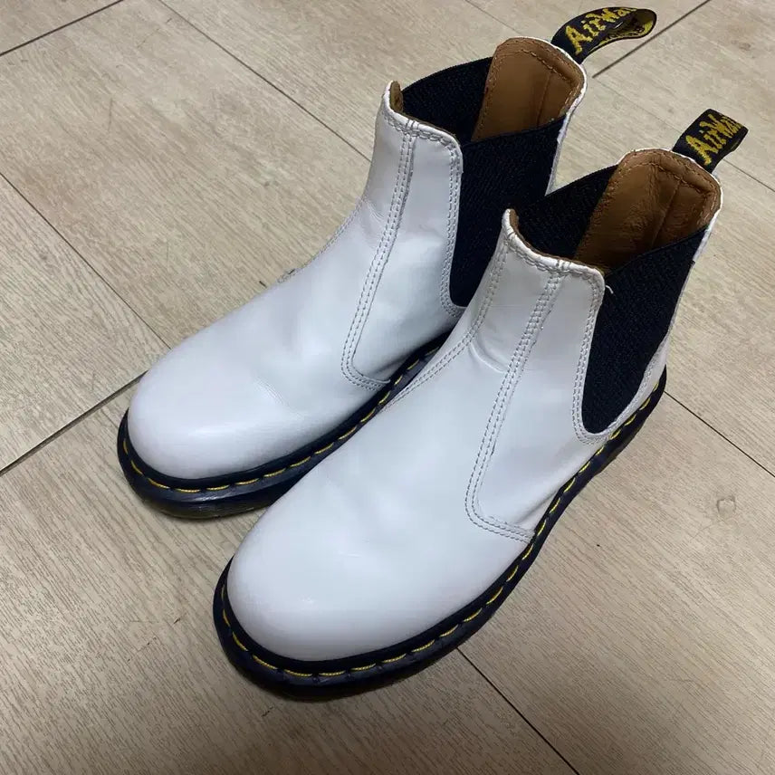 [BUNJANG] Dr. Martin 2976 Chelsea Boots White UK 4 / *[DR.MARTIN] 여성용 닥터마틴 2976 첼시부츠 화이트 UK4사이즈