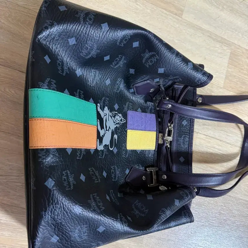 [BUNJANG] MCM Visetos Lion Tote Bag / MCM 비세토스 라이온 토트백이에요