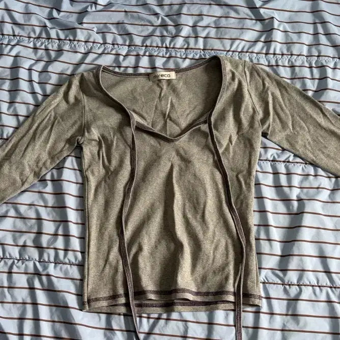 [BUNJANG] Mireco Stitch Ribbon T-Shirt Grey / 미레코 STITCH RIBBON T GREY