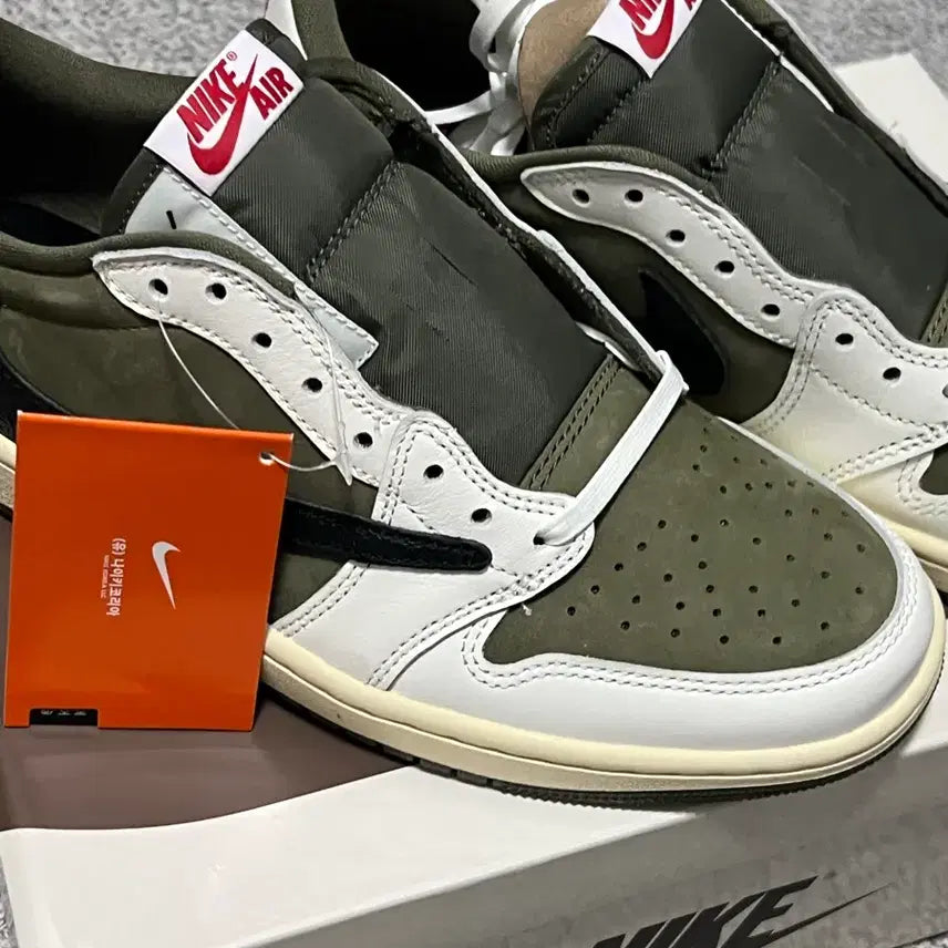 [BUNJANG] Air Jordan 1 "Scott Olive" Sneakers / 조던 1 스캇 올리브