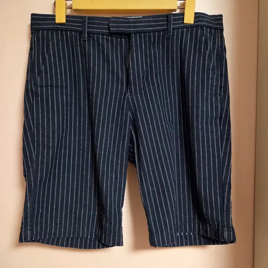 [BUNJANG] Calvin Klein Vertical Stripe Shorts / 캘빈클라인 세로 스트라이프 반바지