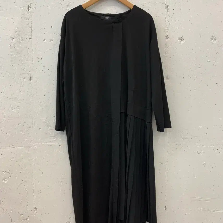 [BUNJANG] ATSURO TAYAMA Black Pleated Long Dress / 아츠로 타야마 블랙 롱 원피스
