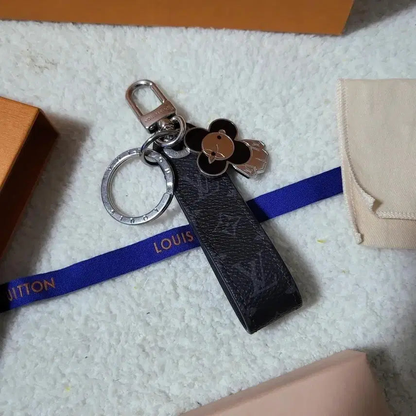 [BUNJANG] Louis Vuitton Eclipse Vivienne Dragonne Bag Charm & Keyring / [신형/새상품급] 루이비통 이클립스 비비엔 드라곤느 키링