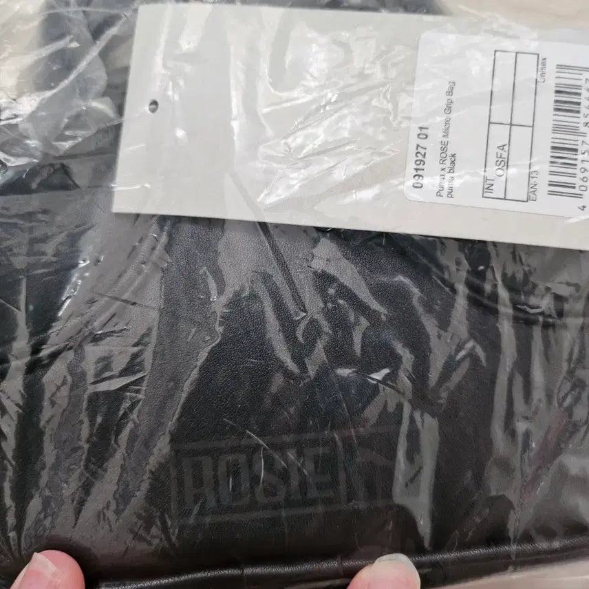[BUNJANG] Puma x Rosé Micro Grip Bag (Sealed) / 미개봉) puma rose 푸마 로제 콜라보 micro grip bag