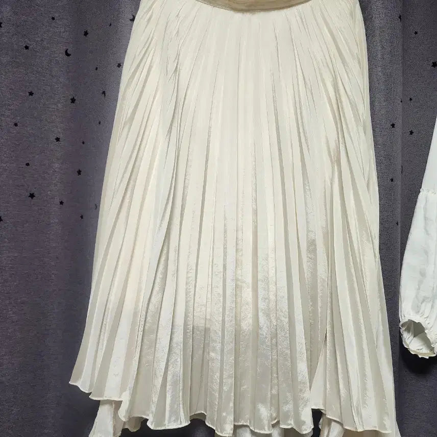 [BUNJANG] TIME (Hansem) Satin Banding Pleated Long Skirt - Ivory / 한섬 타임 새틴 밴딩 플리츠 롱 스커트 아이보리-66