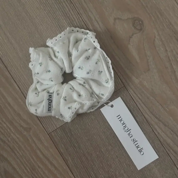 [BUNJANG] Mongha Studio Eyelet Flower White Scrunchie / [새상품] 몽하스튜디오 헤어 스크런치 아일렛 플라워 화이트 곱창 머리끈