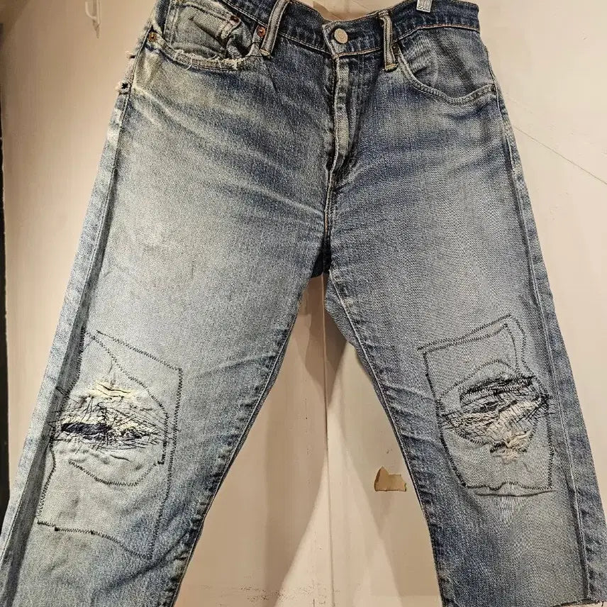 [BUNJANG] Levi's Distressed Cut-Off Hem Denim Capris / 리바이스 칠부바지