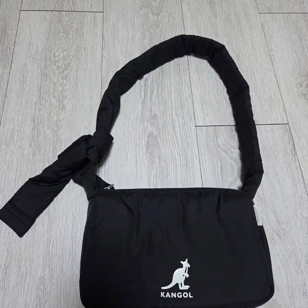 [BUNJANG] Kangol Lightweight Shoulder Bag / 캉골 패딩 경량 숄더백 가방 새상품