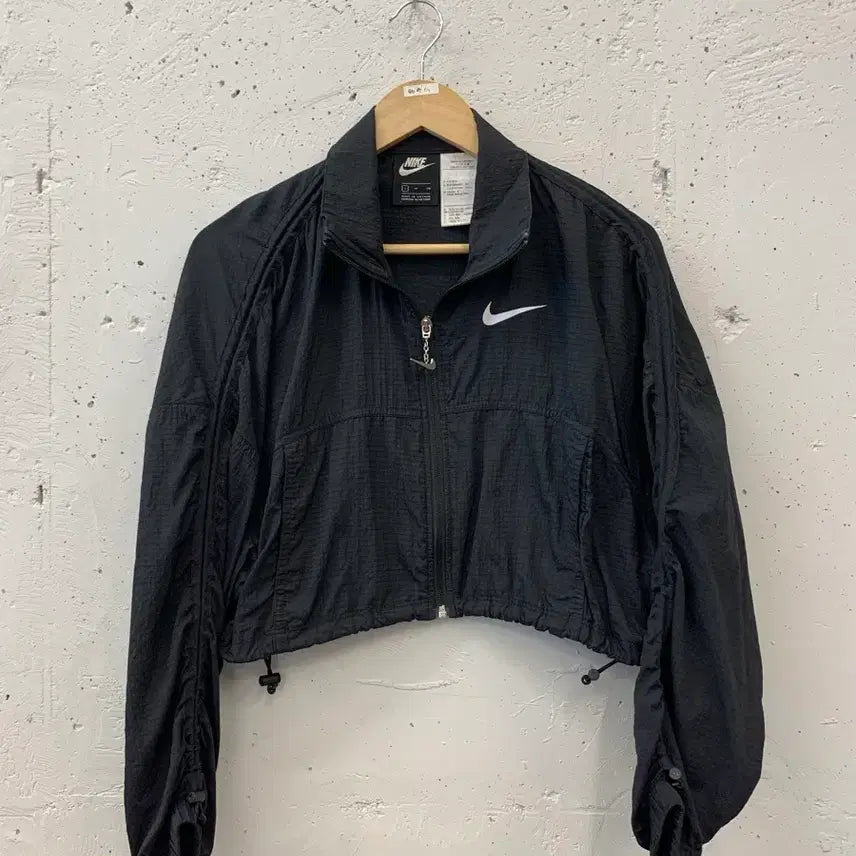 [BUNJANG] Nike Cropped Windbreaker Black / 나이키 크롭 바람막이 블랙