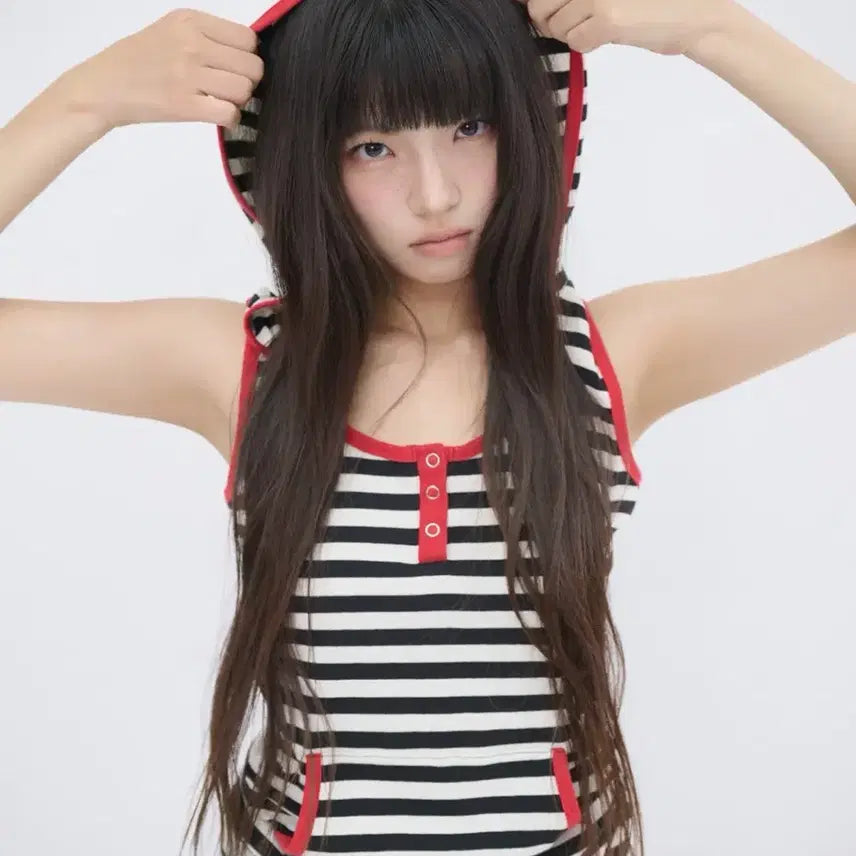[BUNJANG] Itz a vibe Stripe Henry Hood Sleeveless Black / 잇자바이브 스트라이프 헨리 후드 슬리브리스 블랙