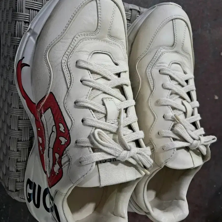 [BUNJANG] Gucci White Lip Pattern Sneakers / 구찌 운동화.  255/260