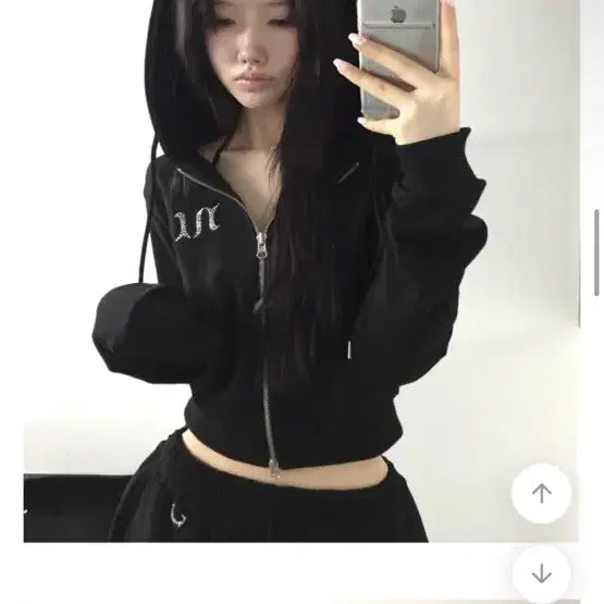 [BUNJANG] ABLY Black Cropped Hoodie Zip-Up / 에이블리 블랙 크롭 후드 집업