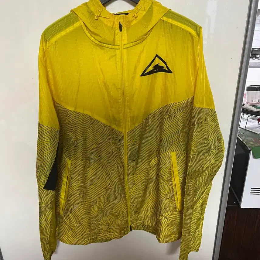 [BUNJANG] Nike Trail Windrunner Lightweight Anorak Jacket Yellow / 나이키 트레일 윈드러너 경량 바람막이 옐로우 L