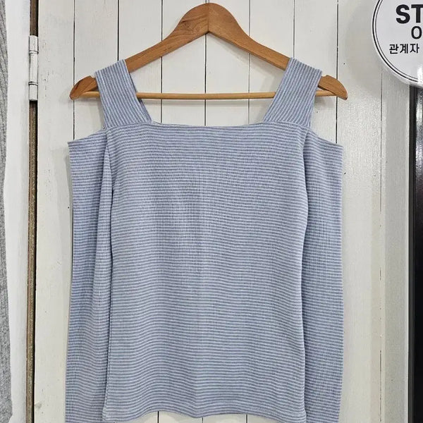 [BUNJANG] Women's Striped Long Sleeve Off-Shoulder Top / 새상품 여성 어깨트임 단가라 오프숄더 잔스트라이프 긴팔 티셔츠 free 새제품