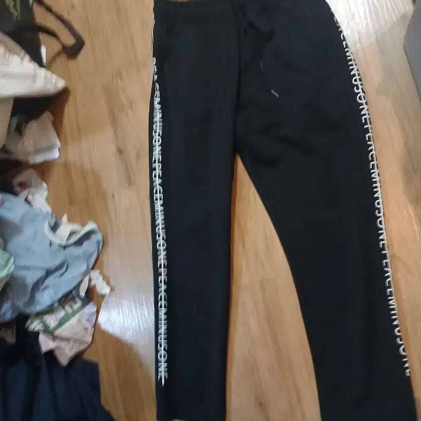 [BUNJANG] Black Side Logo Training Pants / 블랙 사이드 로고 트레이닝 고무줄바지/55.66
