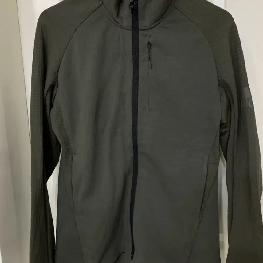 [BUNJANG] Adidas Zip-Up Jacket 100 / 아디다스 집업 100