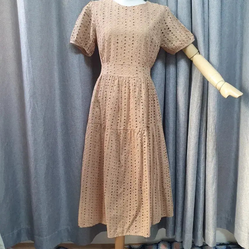 [BUNJANG] Lace Punching Beige Dress / 55레이스펀칭 베이지 원피스