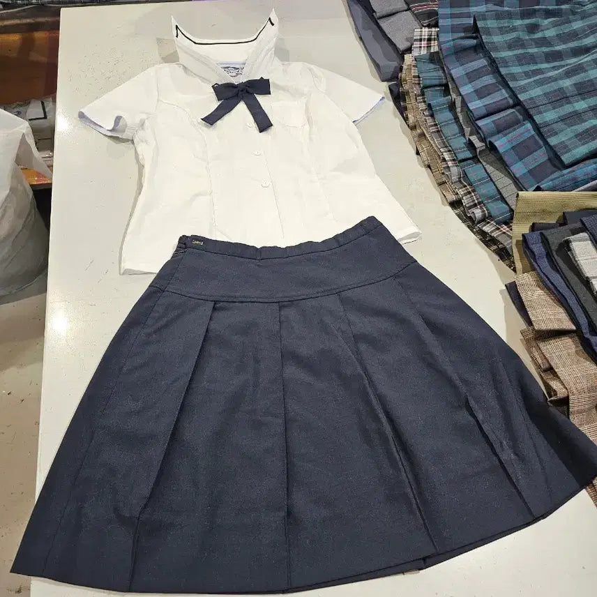 [BUNJANG] Used Women's Short-Sleeve School Uniform Set / 중고여성 교복 반팔세트 사이즈 101/71