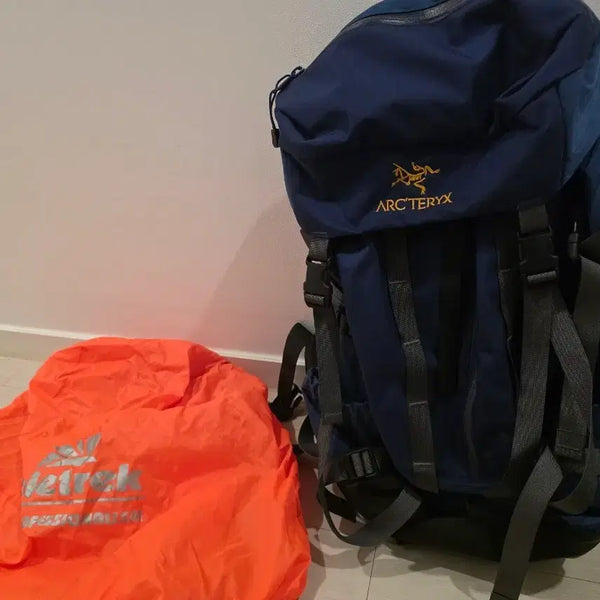 [BUNJANG] Arc'teryx Backpack Navy with Rain Cover / 아크테릭스 백팩 네이비 + 레인커버