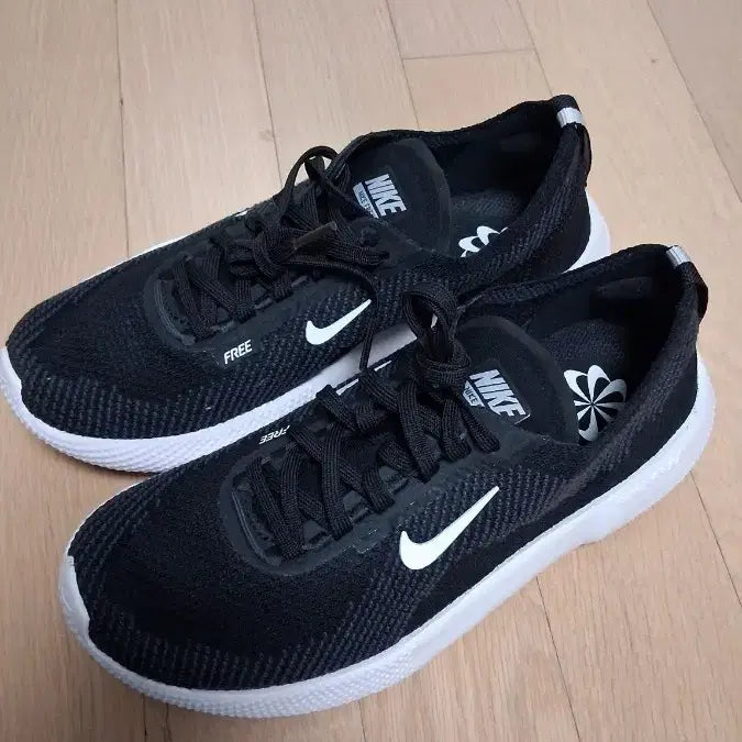 [BUNJANG] Nike Women's Athletic Shoes Size 240 / 나이키 여자 운동화 240사이즈 새상품 판매합니다!