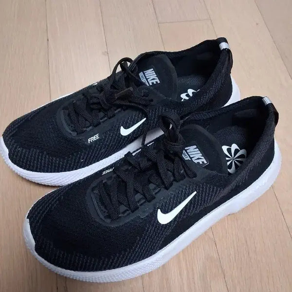 [BUNJANG] Nike Women's Athletic Shoes Size 240 / 나이키 여자 운동화 240사이즈 새상품 판매합니다!