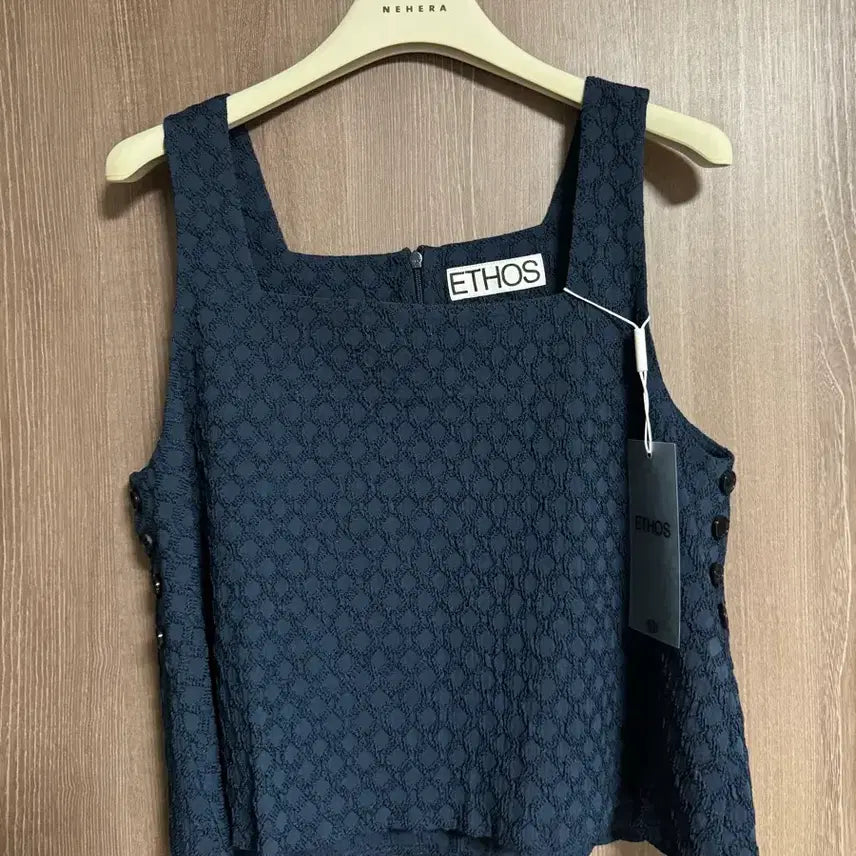 [BUNJANG] Ethos Sleeveless Blouse / 에토스 슬리브리스 블라우스