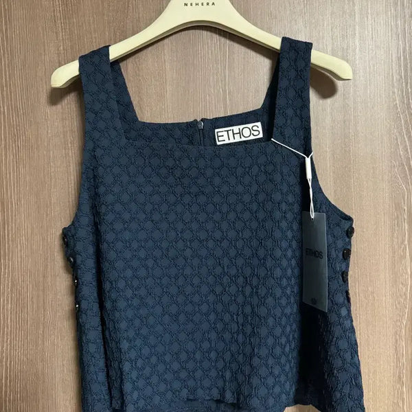 [BUNJANG] Ethos Sleeveless Blouse / 에토스 슬리브리스 블라우스