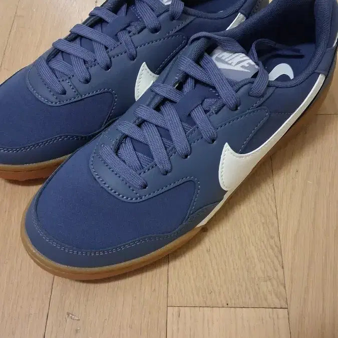 [BUNJANG] Nike Women's Sneakers Size 240 / 나이키 여자 운동화 240사이즈 새상품 판매합니다!