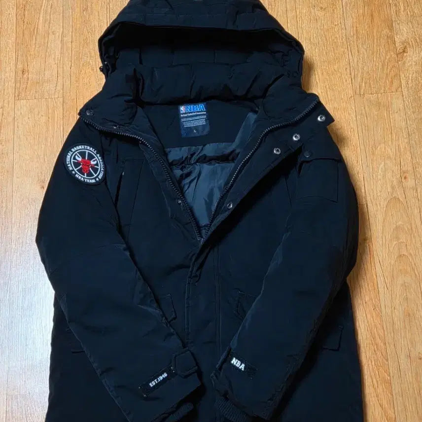 [BUNJANG] NBA Chicago Bulls Padded Jacket - Black, Size 100 (L) / (새상품급) NBA 시카고 불스 가볍고 빵빵한 다운 블랙 패딩, 실제 100