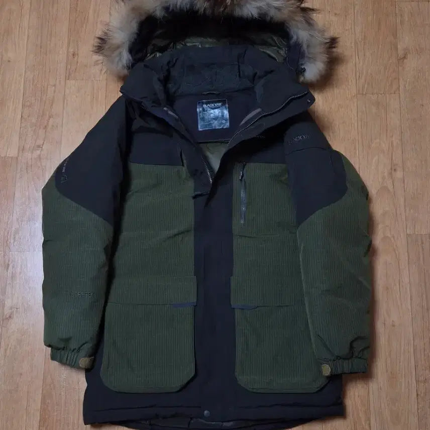 [BUNJANG] Black Yak Premium Gore-Tex Goose Down Padded Jacket (Khaki, Size 95) / (새상품급) 블랙야크 프리미엄 고어텍스 가볍고 빵빵한 구스 패딩, 95, 카키색