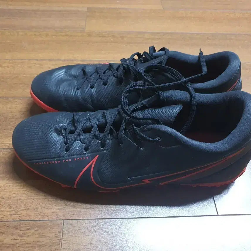 [BUNJANG] Nike Futsal Cleats Black/Red Size 265 / 나이키 풋살화 블랙/레드 265