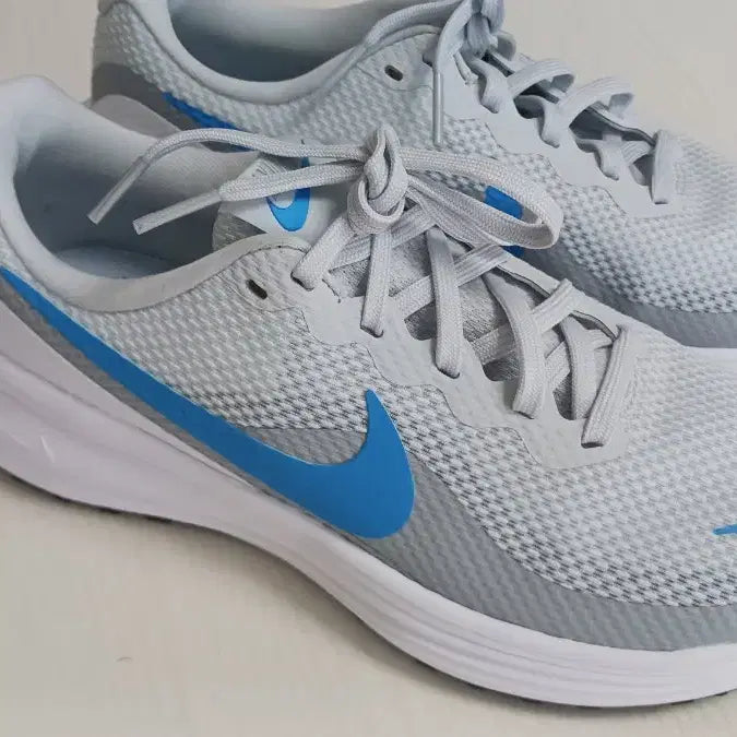 [BUNJANG] Nike Revolution 8 Running Shoes / 나이키 레볼루션 8  운동화 런닝화//250