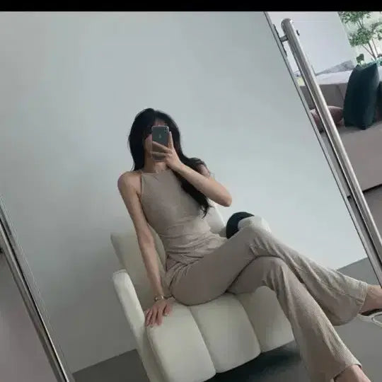 [BUNJANG] Dayoffme Berry Halter Shirring Sleeveless & Bootcut Pants Two-Piece Set / 데이오프미) 베리 홀터 셔링 나시 부츠컷 팬츠 투피스 세트