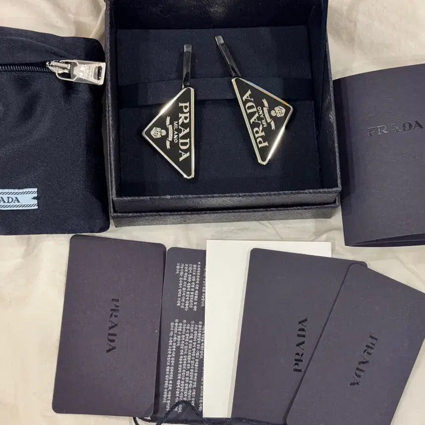 [BUNJANG] Prada Metal Triangle Logo Hairpin / 프라다 메탈 삼각 로고 헤어핀